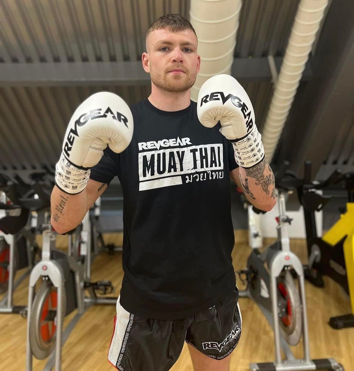 F1 Competitor - Professional Boxing Fight Gloves - White/Black - Revgear Europe