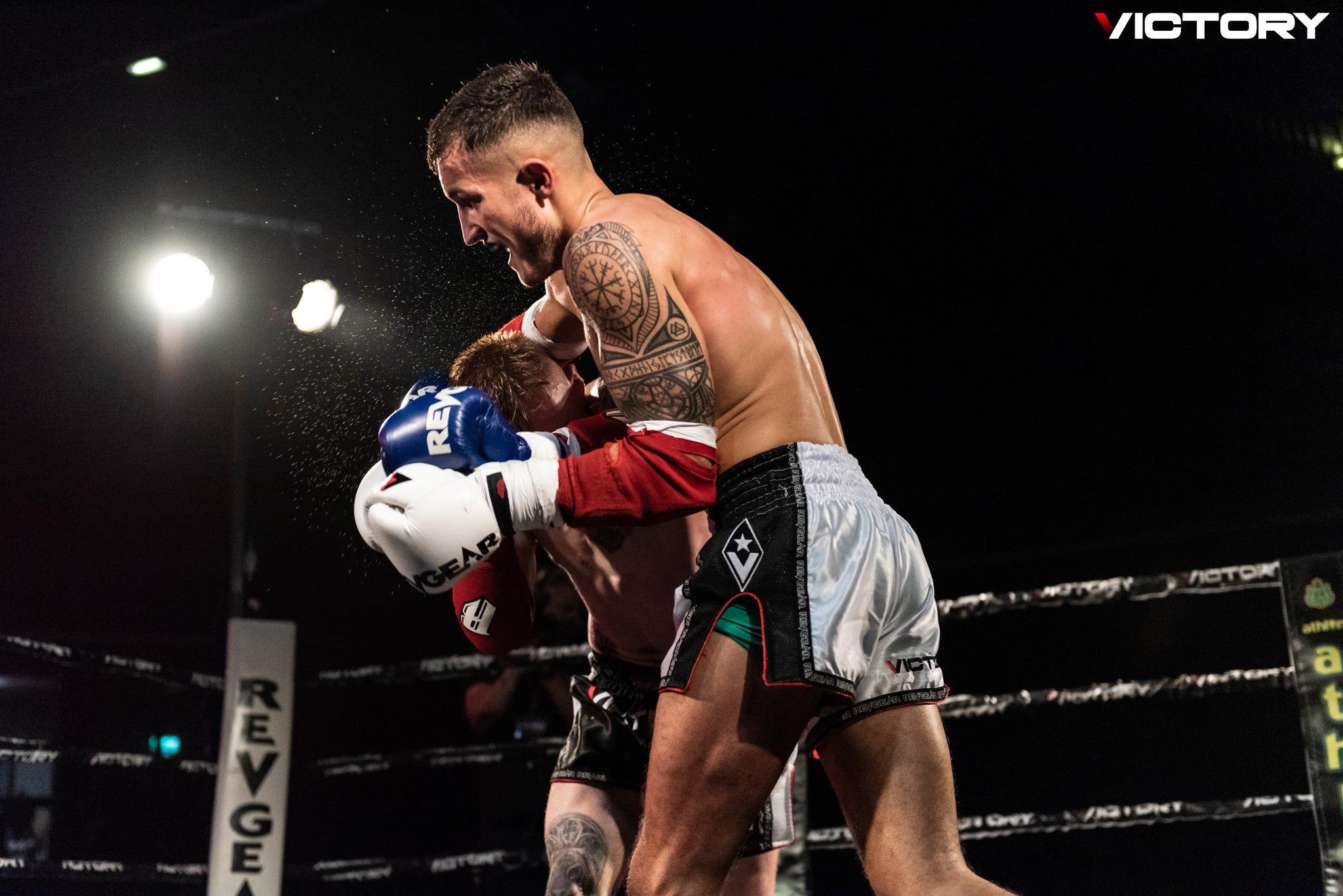 The Revgear F1 Competitor - Professional Boxing Fight Gloves - Red/White - Revgear Europe